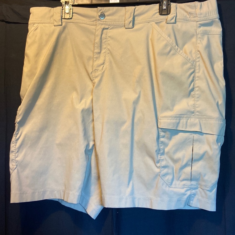 Duluth Trading Company 10 inch inseam khaki shorts